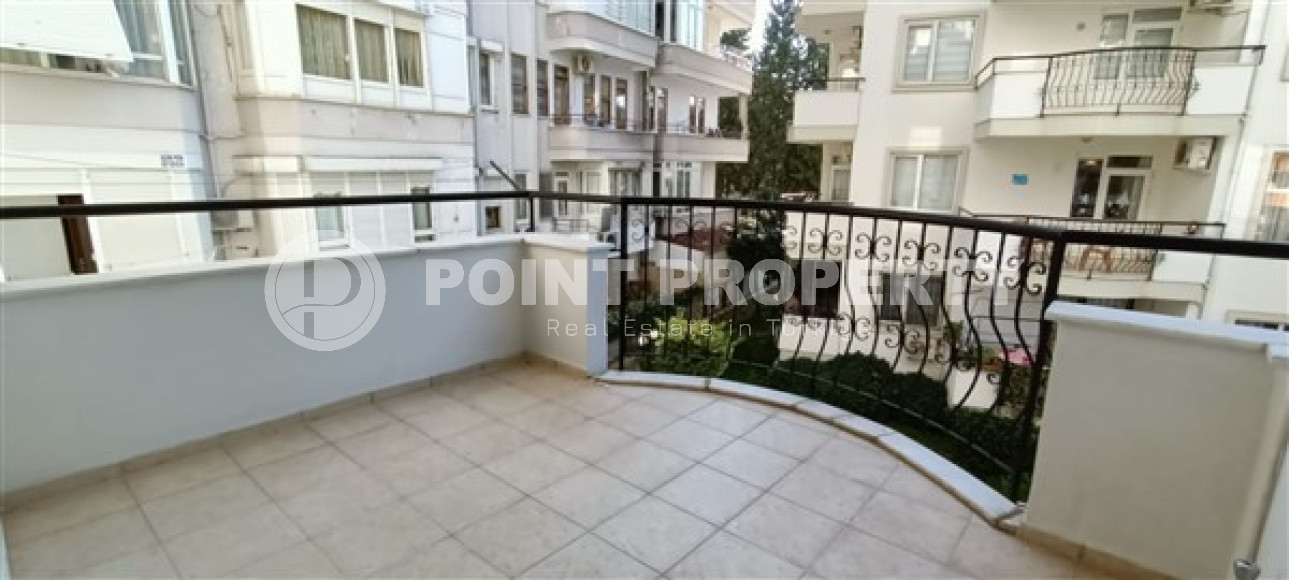 Spacious three-room apartment, in the center of Alanya, on the 2nd floor 250 meters from the sea, 120 m2-id-2701-photo-22