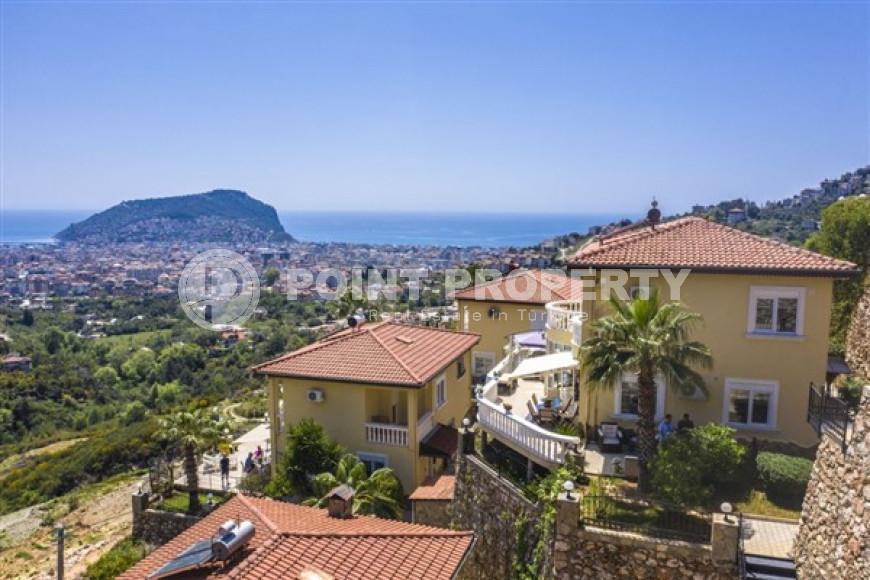 Двухэтажная вилла с тремя спальнями, 250м², с потрясающими видами в районе Тепе, Алания-id-2706-фото-2