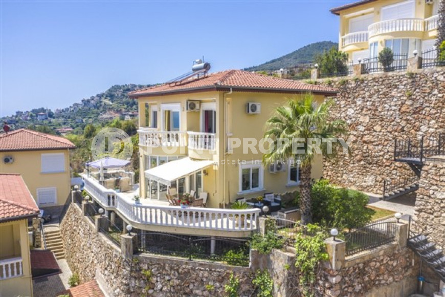 Двухэтажная вилла с тремя спальнями, 250м², с потрясающими видами в районе Тепе, Алания-id-2706-фото-3