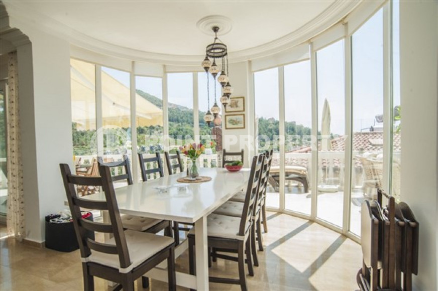 Двухэтажная вилла с тремя спальнями, 250м², с потрясающими видами в районе Тепе, Алания-id-2706-фото-7