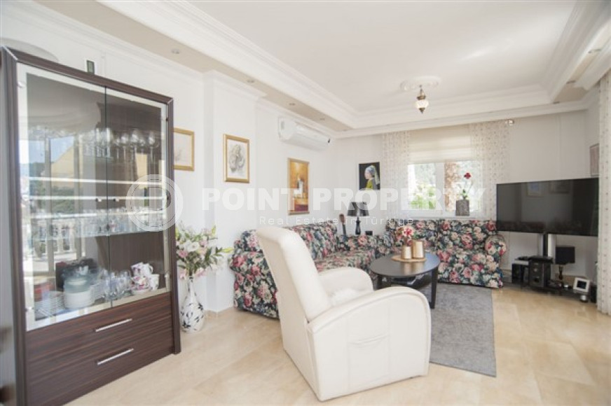 Двухэтажная вилла с тремя спальнями, 250м², с потрясающими видами в районе Тепе, Алания-id-2706-фото-9