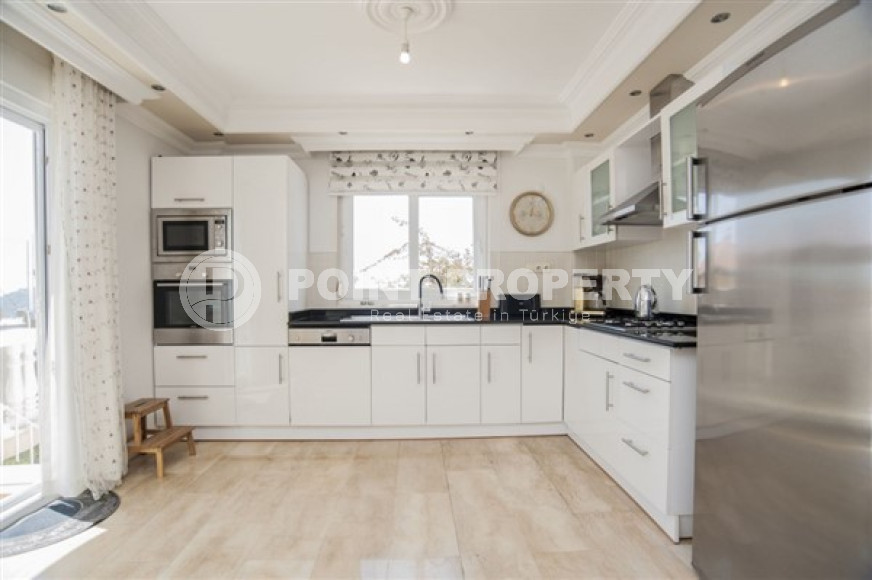 Двухэтажная вилла с тремя спальнями, 250м², с потрясающими видами в районе Тепе, Алания-id-2706-фото-11