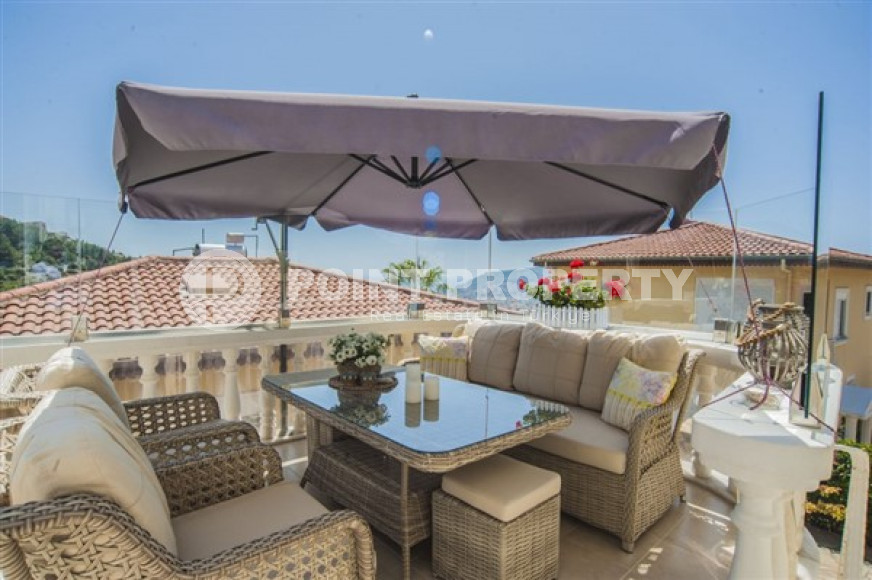 Двухэтажная вилла с тремя спальнями, 250м², с потрясающими видами в районе Тепе, Алания-id-2706-фото-14