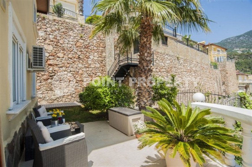 Двухэтажная вилла с тремя спальнями, 250м², с потрясающими видами в районе Тепе, Алания-id-2706-фото-16