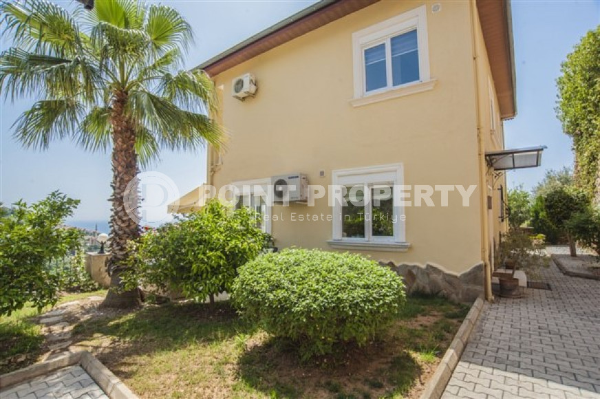 Двухэтажная вилла с тремя спальнями, 250м², с потрясающими видами в районе Тепе, Алания-id-2706-фото-17