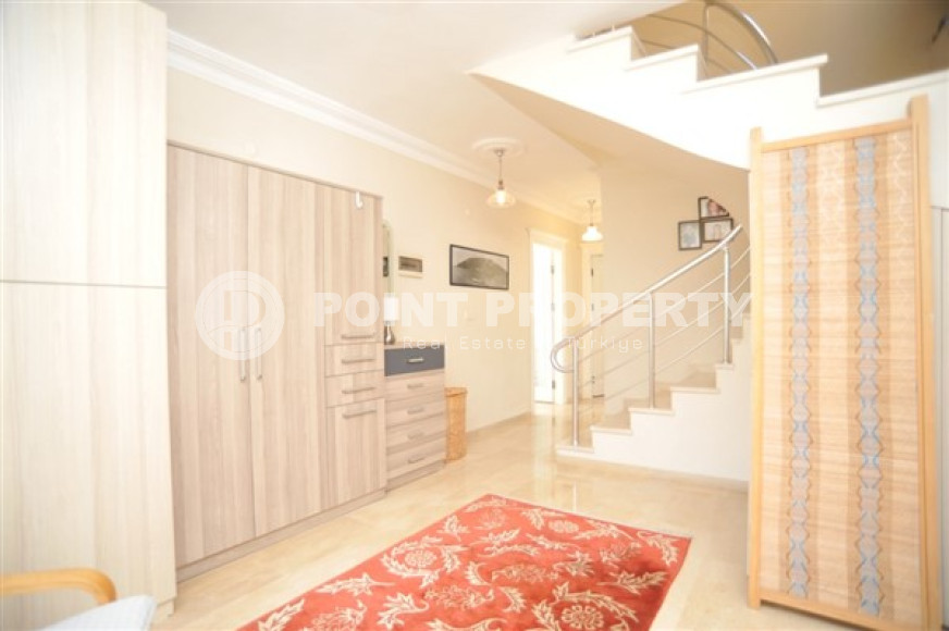 Двухэтажная вилла с тремя спальнями, 250м², с потрясающими видами в районе Тепе, Алания-id-2706-фото-21