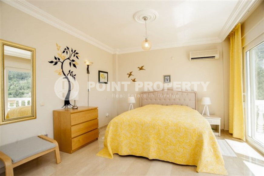 Двухэтажная вилла с тремя спальнями, 250м², с потрясающими видами в районе Тепе, Алания-id-2706-фото-25