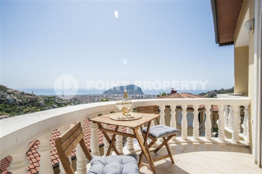 Двухэтажная вилла с тремя спальнями, 250м², с потрясающими видами в районе Тепе, Алания-id-2706-фото-27