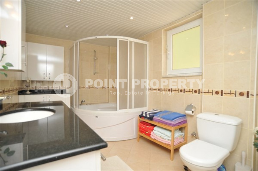 Двухэтажная вилла с тремя спальнями, 250м², с потрясающими видами в районе Тепе, Алания-id-2706-фото-31