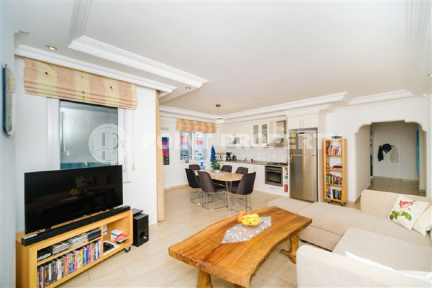 Bright three-room apartment with luxurious balconies, furnished, in Oba area, Alanya, 95 m2-id-2707-photo-2