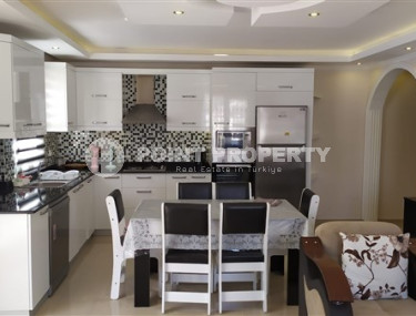 Готовая к проживанию, вместительная трёхкомнатная квартира, с мебелью и бытовой техникой, в районе Тосмур, 110 м2-id-2709-фото-3