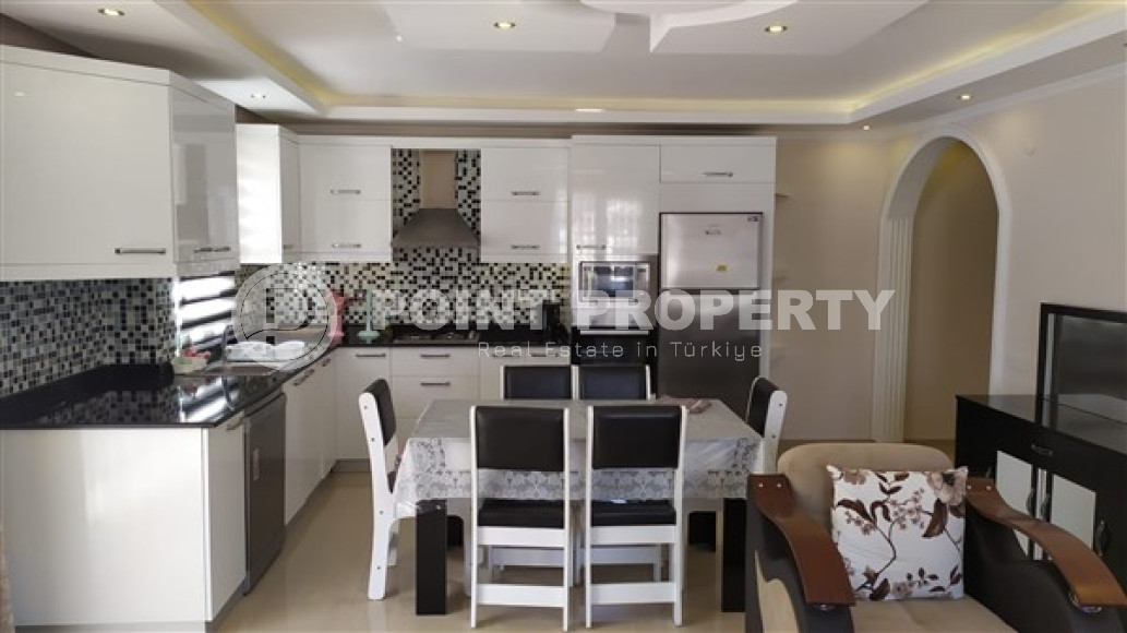 Готовая к проживанию, вместительная трёхкомнатная квартира, с мебелью и бытовой техникой, в районе Тосмур, 110 м2-id-2709-фото-3