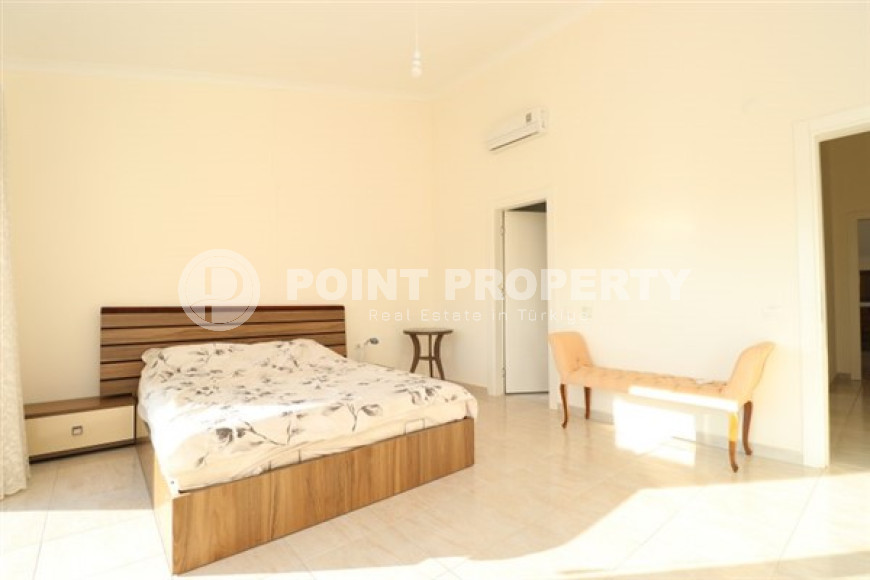 Меблированный пятикомнатный пентхаус, 250м², в районе Оба, Алания, в комплексе премиум класса-id-2719-фото-36