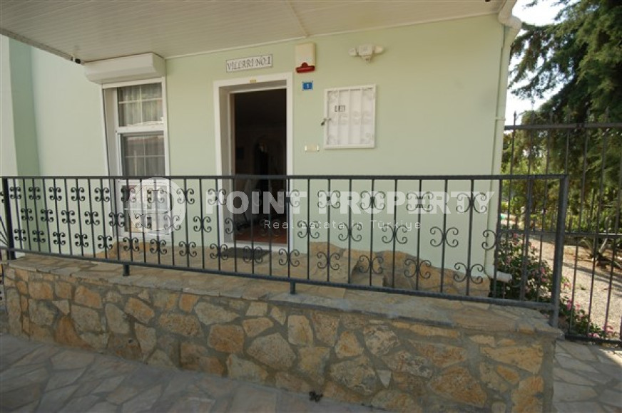 Private furnished villa 4+1, 220m² in a picturesque location in Avsallar, Alanya-id-2740-photo-4