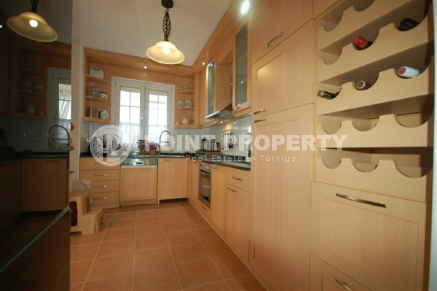 Private furnished villa 4+1, 220m² in a picturesque location in Avsallar, Alanya-id-2740-photo-5