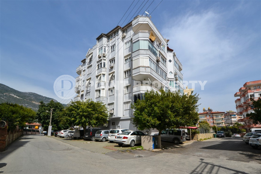 Шикарные и просторные меблированные четырехкомнатные апартаменты 3+1 площадью 260 м2 в жилом комплексе в самом центре Аланьи, в 900 метрах от моря-id-1243-фото-2