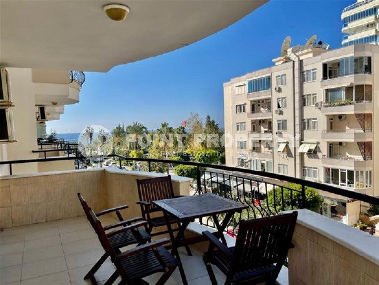 Furnished three-room apartment, 125m², 200m from the sea in the center of Mahmutlar, Alanya-id-2762-photo-3