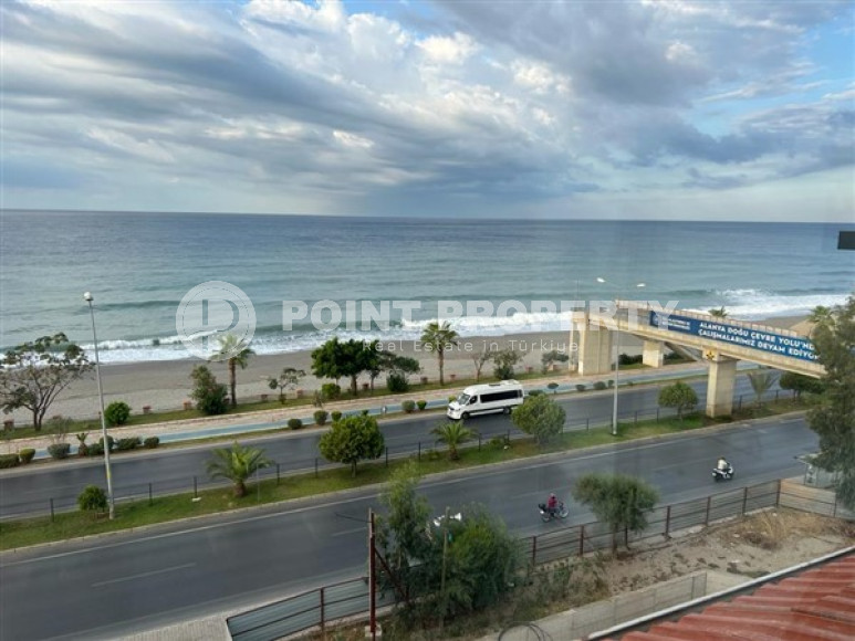 Первая береговая линия в Кестеле: меблированный пентхаус с тремя спальнями, 140м²-id-2763-фото-3