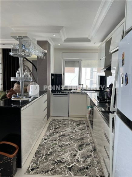 Первая береговая линия в Кестеле: меблированный пентхаус с тремя спальнями, 140м²-id-2763-фото-6