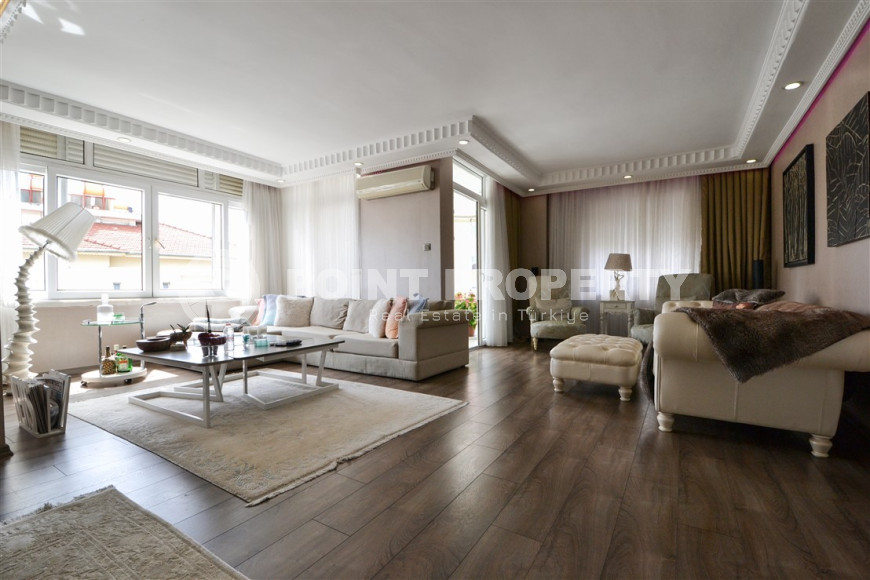 Шикарные и просторные меблированные четырехкомнатные апартаменты 3+1 площадью 260 м2 в жилом комплексе в самом центре Аланьи, в 900 метрах от моря-id-1243-фото-7