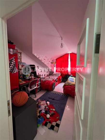 Первая береговая линия в Кестеле: меблированный пентхаус с тремя спальнями, 140м²-id-2763-фото-11