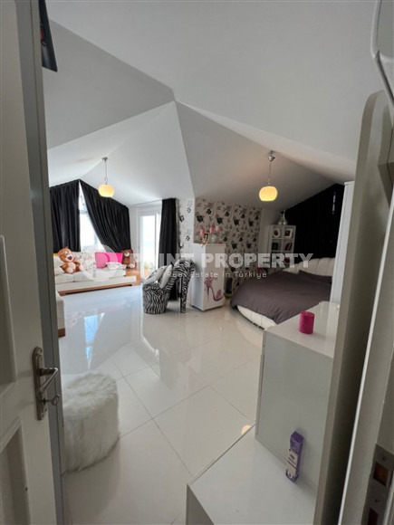 Первая береговая линия в Кестеле: меблированный пентхаус с тремя спальнями, 140м²-id-2763-фото-15