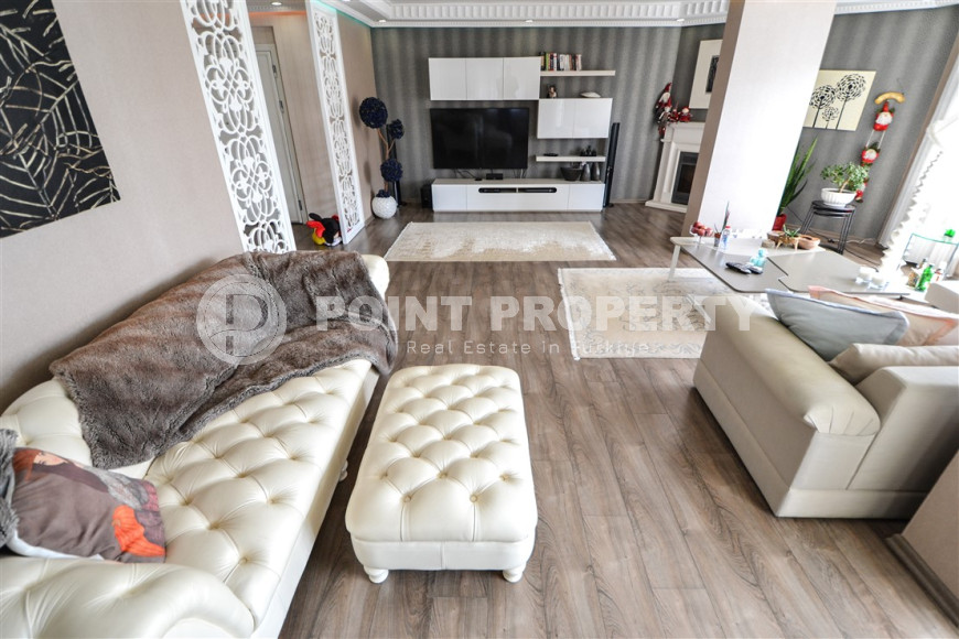 Шикарные и просторные меблированные четырехкомнатные апартаменты 3+1 площадью 260 м2 в жилом комплексе в самом центре Аланьи, в 900 метрах от моря-id-1243-фото-11