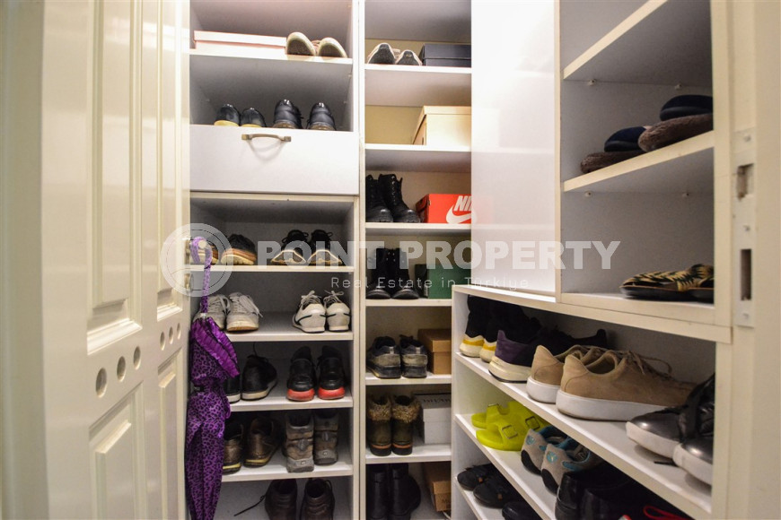 Шикарные и просторные меблированные четырехкомнатные апартаменты 3+1 площадью 260 м2 в жилом комплексе в самом центре Аланьи, в 900 метрах от моря-id-1243-фото-15