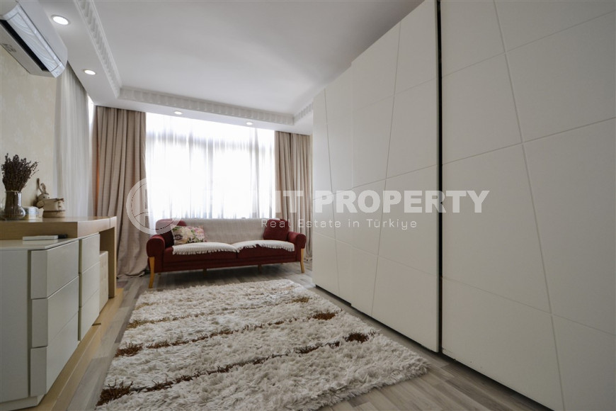 Шикарные и просторные меблированные четырехкомнатные апартаменты 3+1 площадью 260 м2 в жилом комплексе в самом центре Аланьи, в 900 метрах от моря-id-1243-фото-21