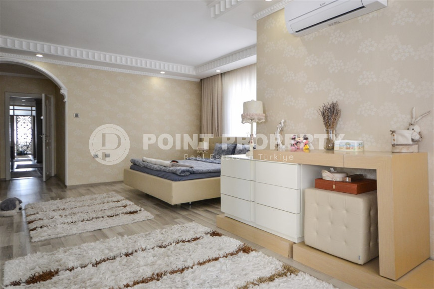 Шикарные и просторные меблированные четырехкомнатные апартаменты 3+1 площадью 260 м2 в жилом комплексе в самом центре Аланьи, в 900 метрах от моря-id-1243-фото-22