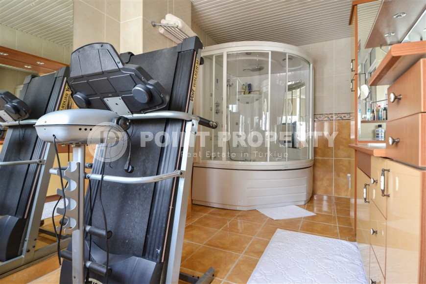 Шикарные и просторные меблированные четырехкомнатные апартаменты 3+1 площадью 260 м2 в жилом комплексе в самом центре Аланьи, в 900 метрах от моря-id-1243-фото-23