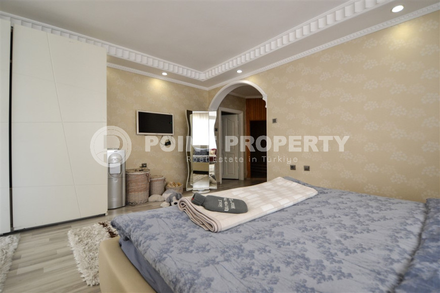 Шикарные и просторные меблированные четырехкомнатные апартаменты 3+1 площадью 260 м2 в жилом комплексе в самом центре Аланьи, в 900 метрах от моря-id-1243-фото-29