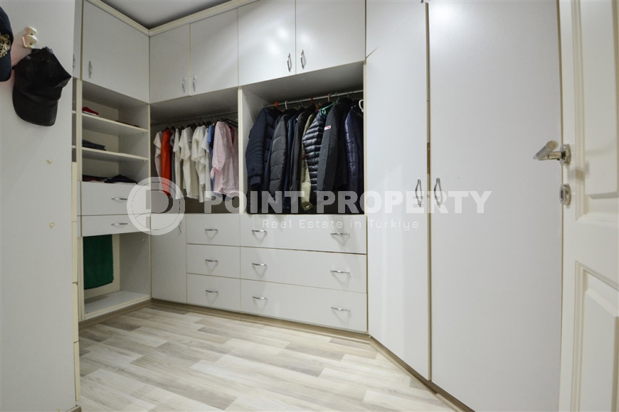 Шикарные и просторные меблированные четырехкомнатные апартаменты 3+1 площадью 260 м2 в жилом комплексе в самом центре Аланьи, в 900 метрах от моря-id-1243-фото-30