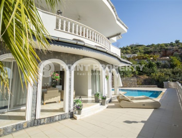 Фешенебельная частная вилла с четырьмя спальнями, 350м², на склоне гор Торос в районе Алании - Тепе-id-2773-фото-4