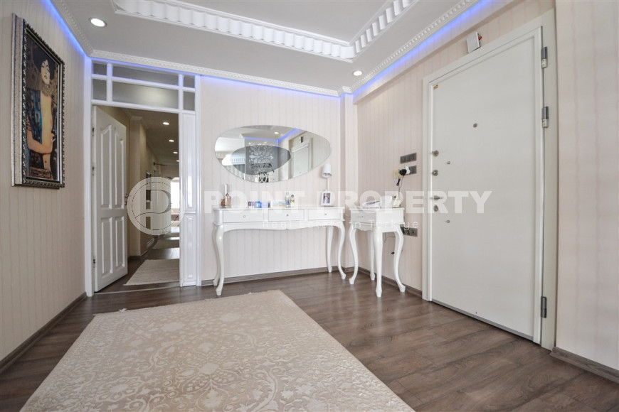 Шикарные и просторные меблированные четырехкомнатные апартаменты 3+1 площадью 260 м2 в жилом комплексе в самом центре Аланьи, в 900 метрах от моря-id-1243-фото-33