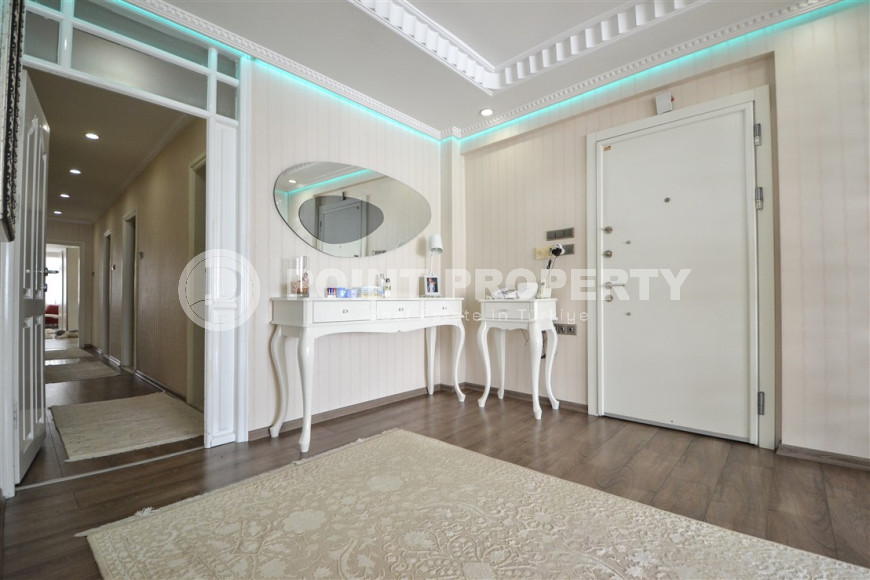 Шикарные и просторные меблированные четырехкомнатные апартаменты 3+1 площадью 260 м2 в жилом комплексе в самом центре Аланьи, в 900 метрах от моря-id-1243-фото-34