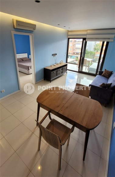 Elegant and small two-room apartment in the lower Oba area, Alanya, 150 meters from the sea, in a five-story complex with 24-hour security-id-2784-photo-7