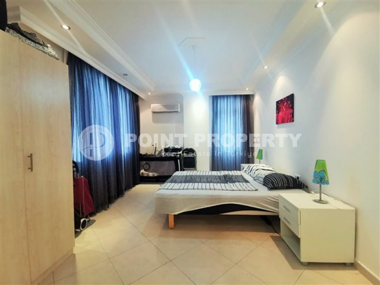Colorful five-room duplex, 195 m2, 450 meters from the sea, Oba district, Alanya-id-2787-photo-9