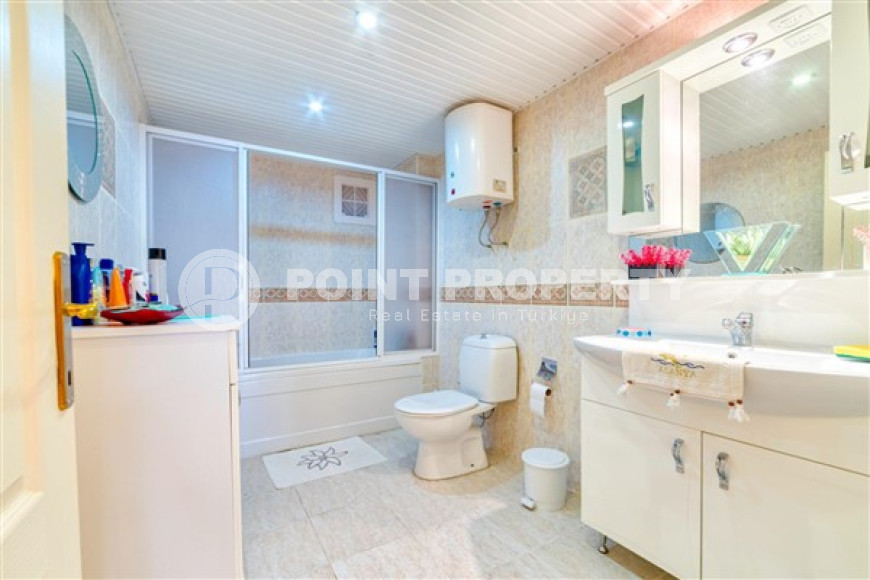 Atmospheric three-room apartment 120 m2, Alanya, lower Oba, in a low-rise complex from a famous developer-id-2789-photo-2