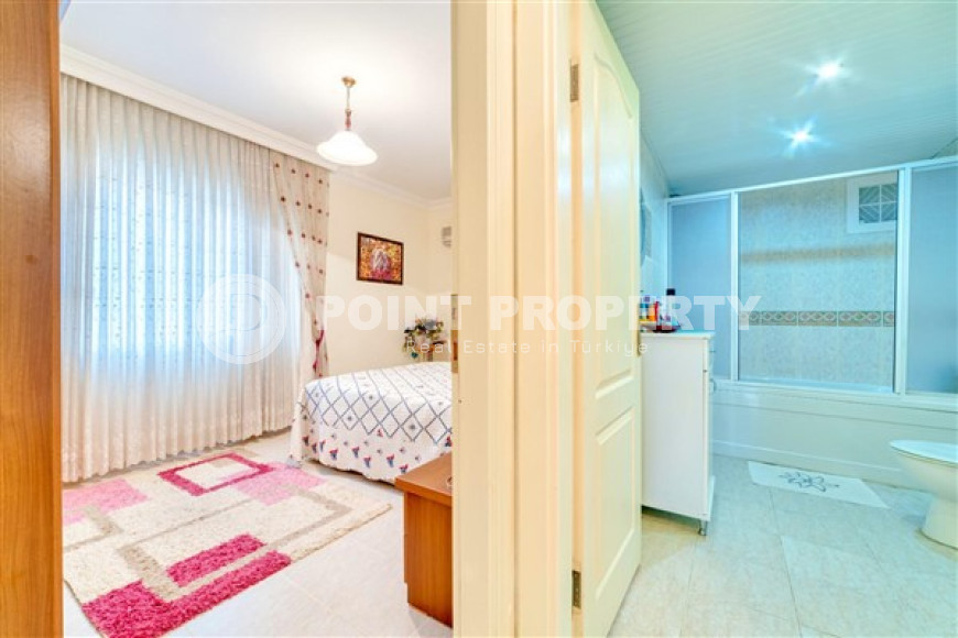 Atmospheric three-room apartment 120 m2, Alanya, lower Oba, in a low-rise complex from a famous developer-id-2789-photo-3