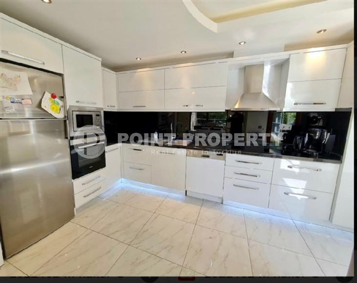 Two bedroom apartment, 110 m², in a cozy premium complex in the center of Oba, Alanya-id-2791-photo-6