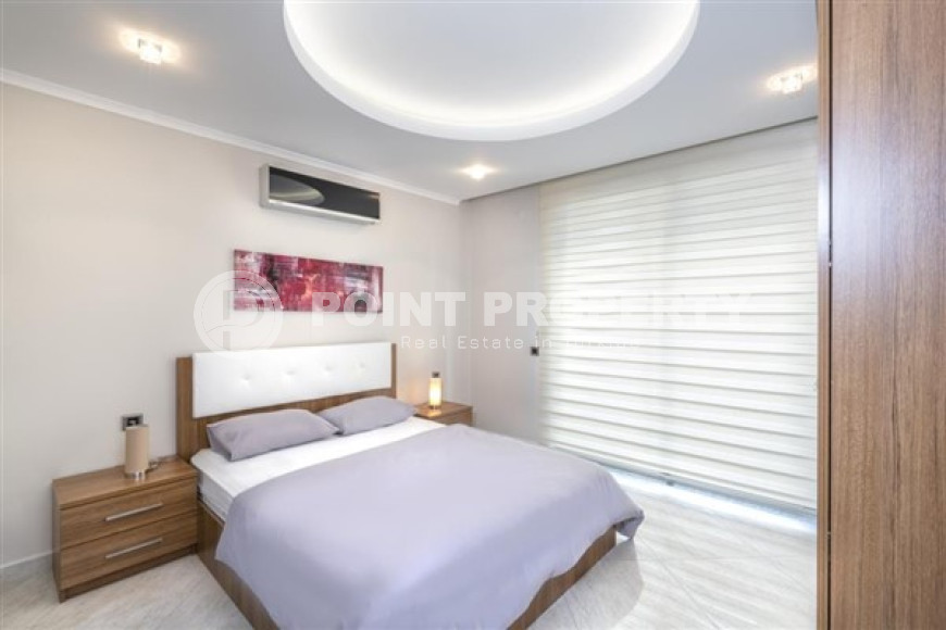 View five-room penthouse 4+1, for Turkish citizenship, 50 meters from the sea-id-2798-photo-14