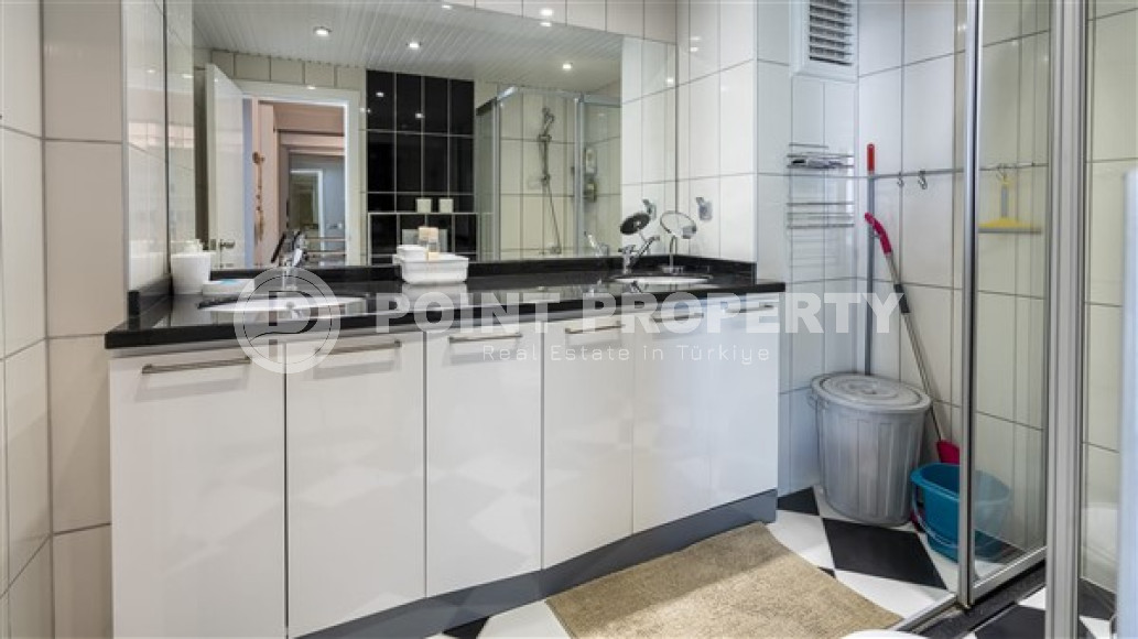 View five-room penthouse 4+1, for Turkish citizenship, 50 meters from the sea-id-2798-photo-34