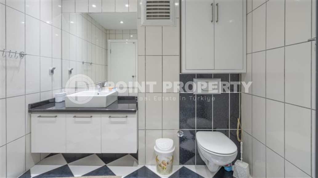 View five-room penthouse 4+1, for Turkish citizenship, 50 meters from the sea-id-2798-photo-39