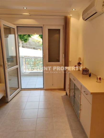 Видовая квартира  2+1, в малоэтажной комфортабельной резиденции, центр Аланьи, в 500 метрах от моря-id-2800-фото-5