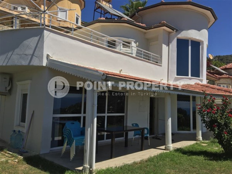 Просторная 3+1 вилла 200 м2, с участком земли 400 м2, в центре Аланьи, район Бекташ-id-2801-фото-2