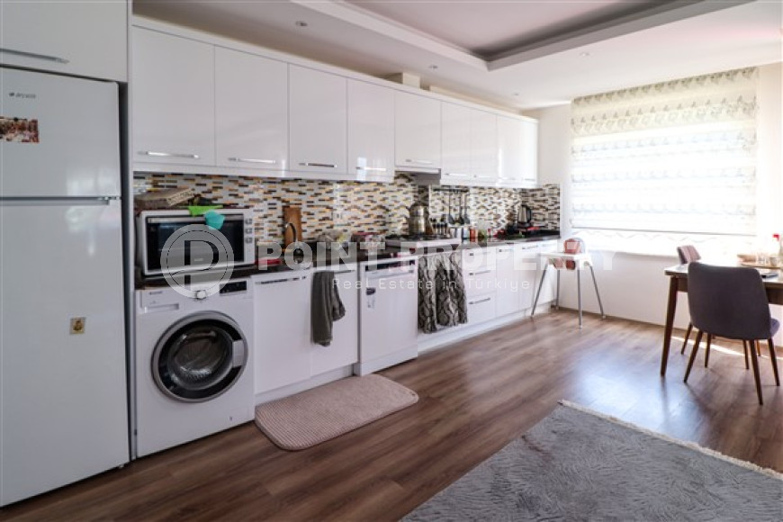 Classic three-room apartment, Mahmutlar, Alanya, with mountain views and 100 meters from the center of the area-id-2807-photo-2