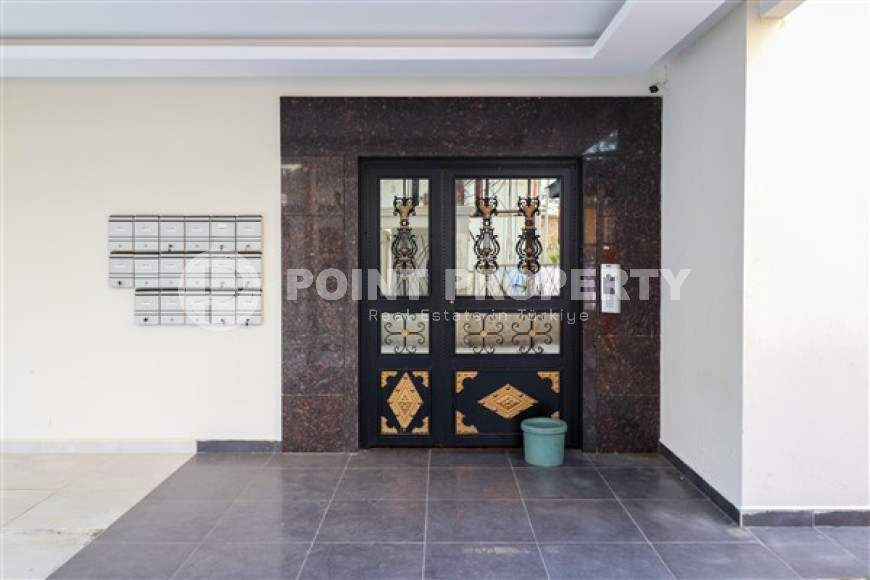 Classic three-room apartment, Mahmutlar, Alanya, with mountain views and 100 meters from the center of the area-id-2807-photo-11