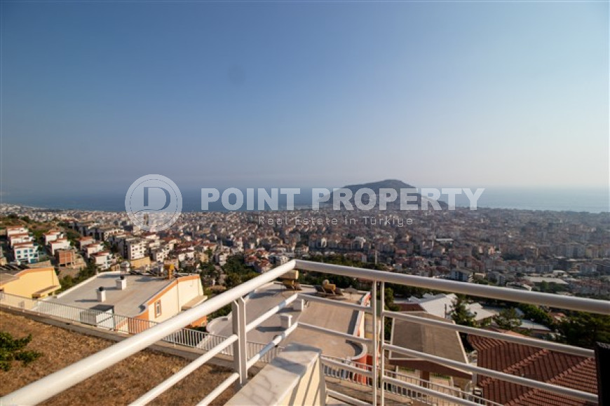 Изысканный четырёхкомнатный дуплекс, в районе Аланьи, Бекташ, площадью 240 м2 и 2011 года постройки-id-2813-фото-2