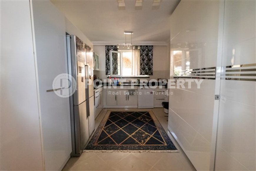 Изысканный четырёхкомнатный дуплекс, в районе Аланьи, Бекташ, площадью 240 м2 и 2011 года постройки-id-2813-фото-9